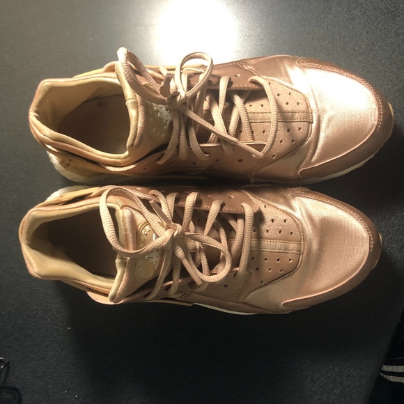 gold huaraches womens